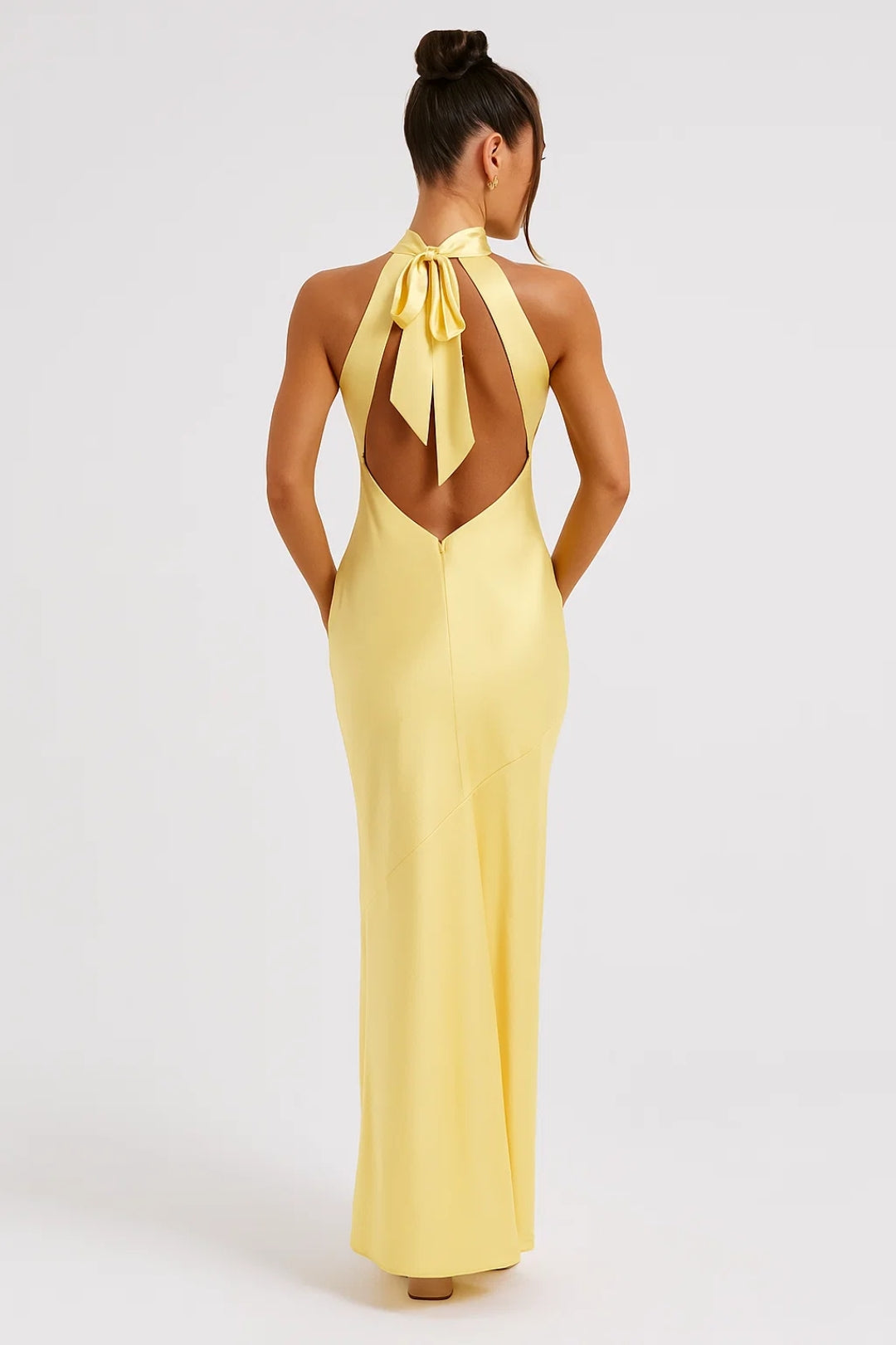 Long dress with American neckline | Elegant side slit | Bow closure at the back