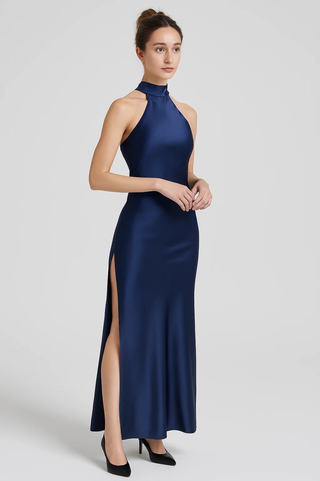 Long dress with American neckline | Elegant side slit | Bow closure at the back