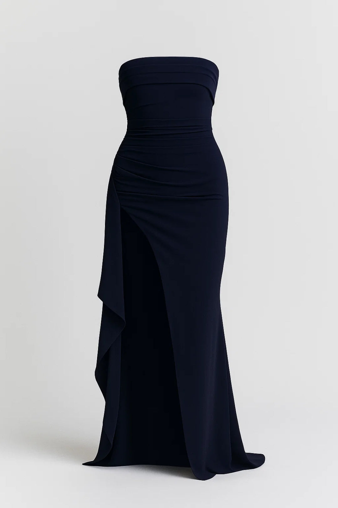 Long dress with side slit and ruffle | Strapless | Fitted style