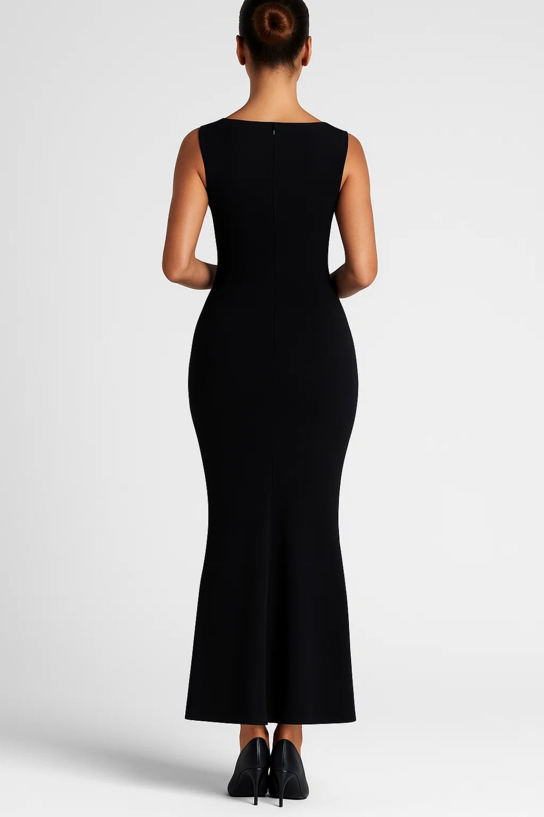 Long fitted dress with wide straps and square neckline | Minimalist elegance