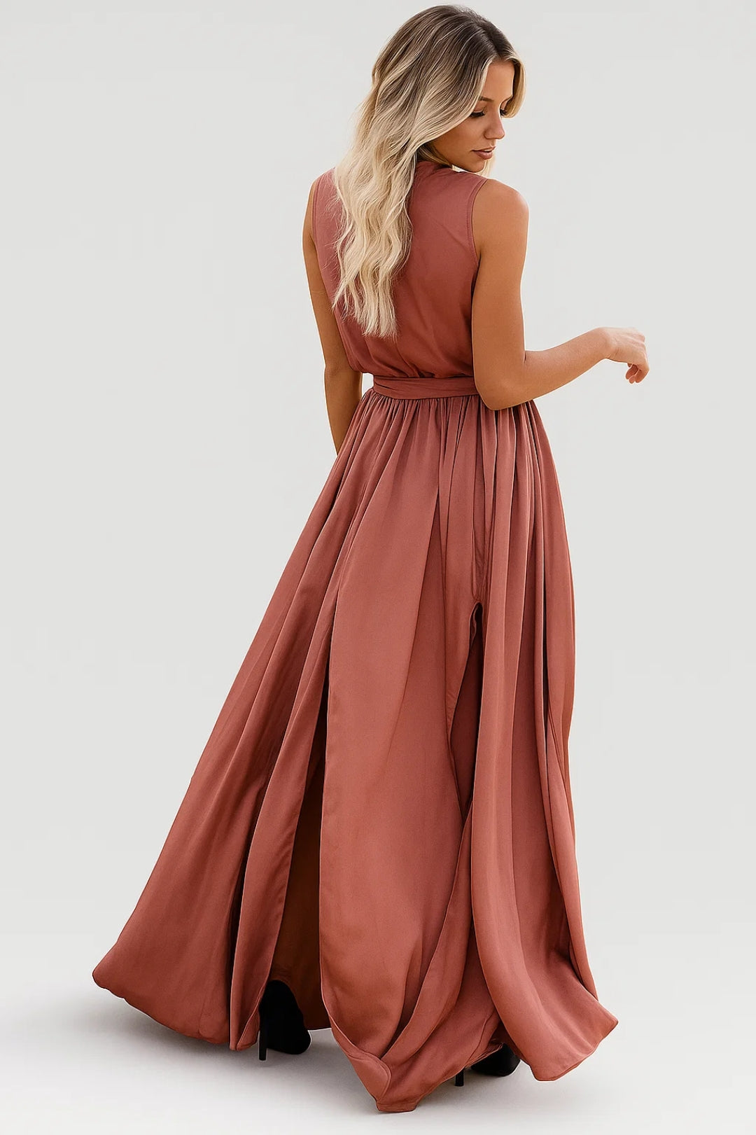 Long terracotta dress with a slit | Crossed closure with belt | Sleeveless