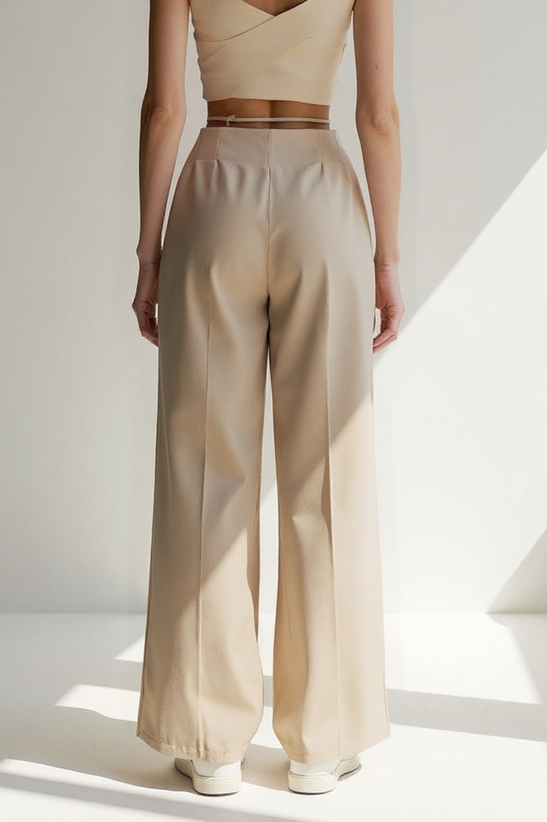 Wide-leg trousers with a thin belt | Elegant pleats | Sophisticated design