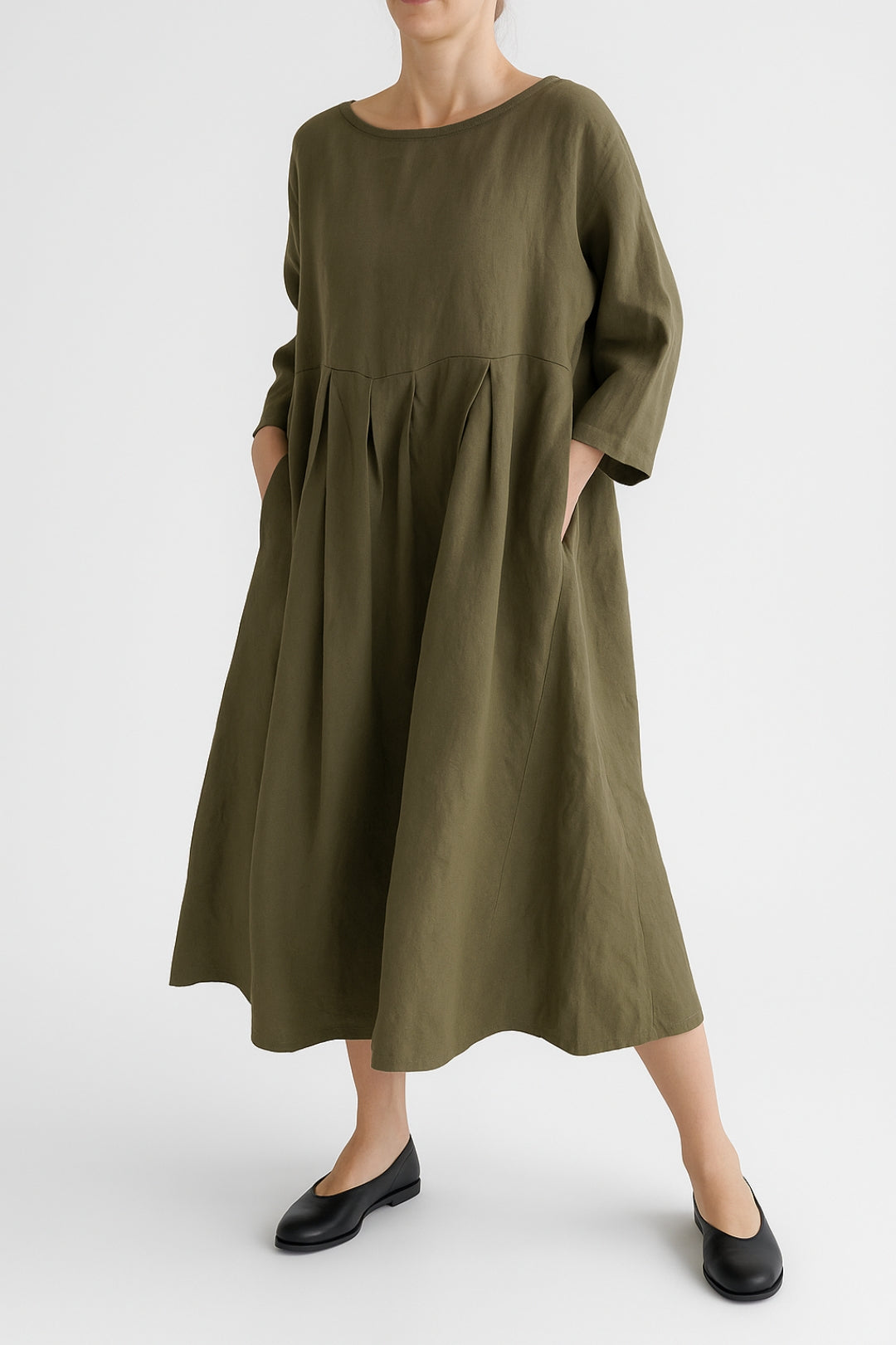 Wide dress with front pleats | Comfortable midi cut