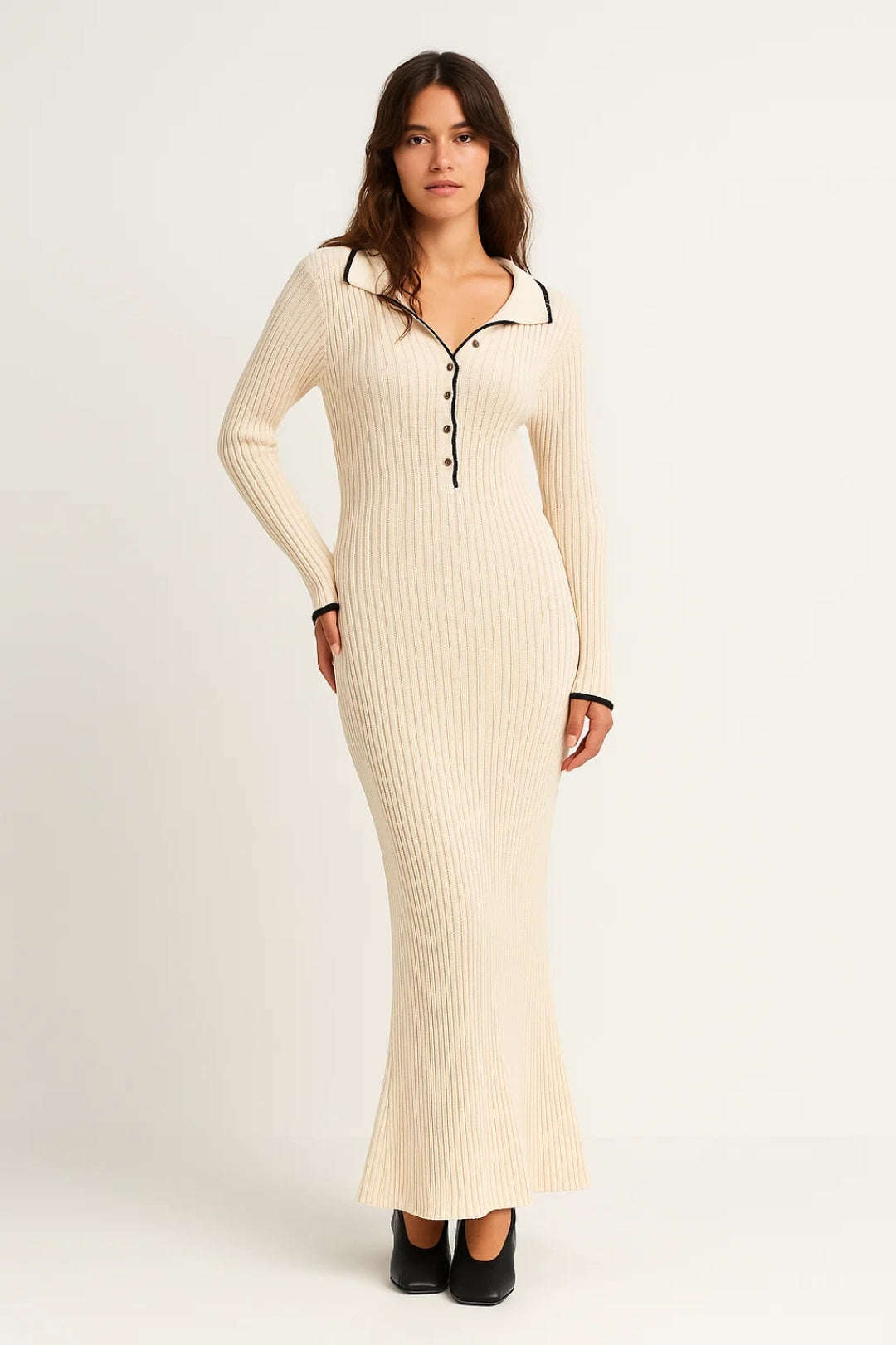 Long ribbed knit dress | Contrast collar | Elegant and enveloping