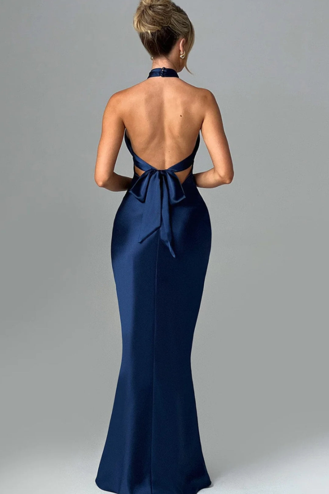 Elegant long dress with crossover neckline | Sophisticated style for special events
