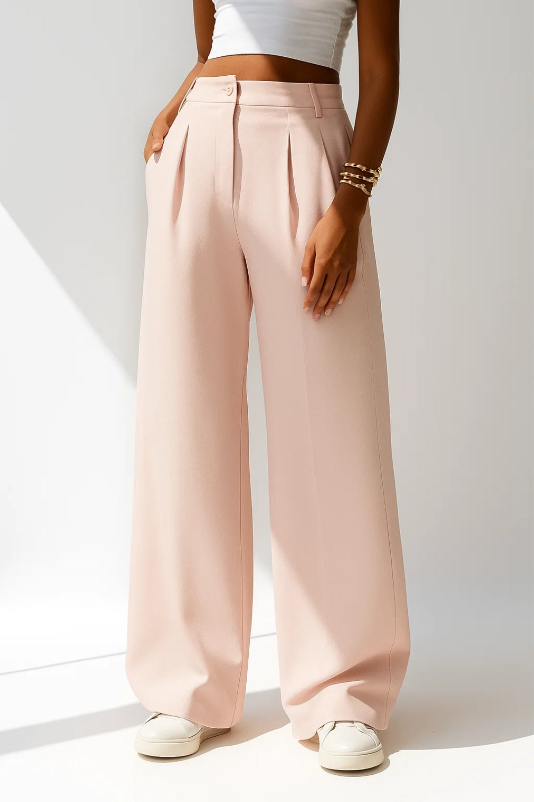 Wide-leg trousers with pleats | Loose and comfortable fit | Structured high waist
