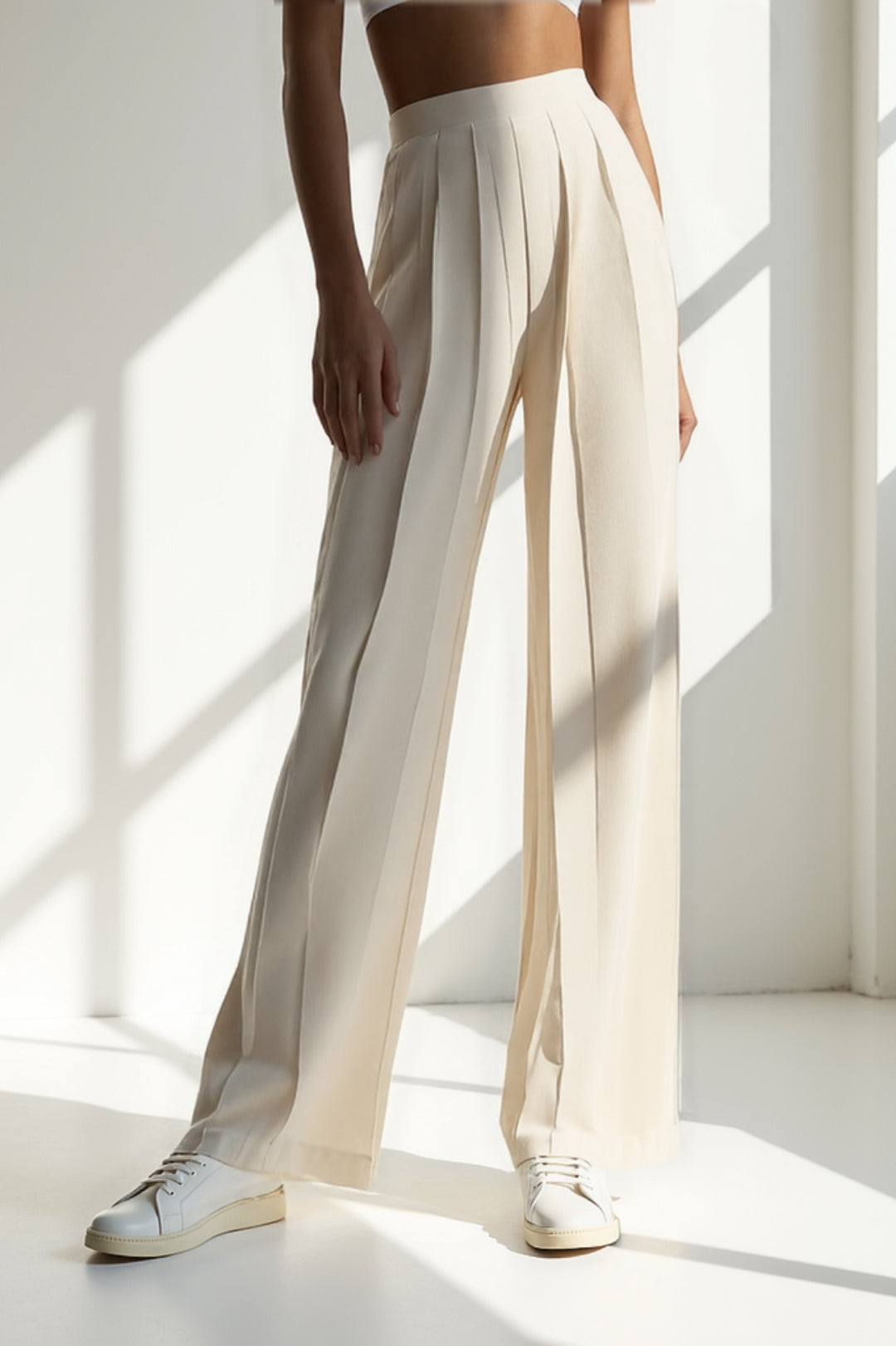 Wide-leg pleated trousers | Smooth high waist | Minimalist elegance